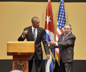 Chủ tịch Cuba phản ứng giận dữ trong họp báo cùng Tổng thống Obama