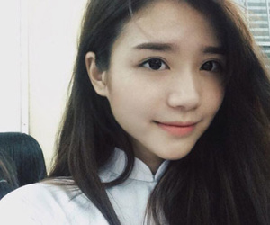 Cô nữ sinh Sài Gòn tên lạ, mặt xinh: Vương Hoàng Mai Diz