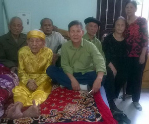 Trưởng lão 107 tuổi sở hữu đôi bàn chân Giao Chỉ