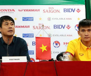 HLV Hữu Thắng yêu cầu Công Vinh không nói thêm về Anh Đức
