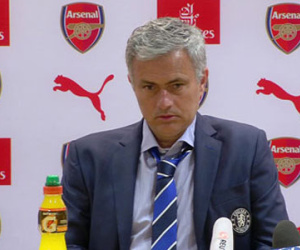 Mourinho ỡm ờ chuyện tới Arsenal, MU lo lắng