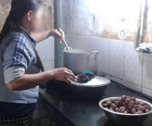 Sống trong khu tập thể cũ: Tiết lộ của chủ quán chế biến bún...trong nhà vệ sinh