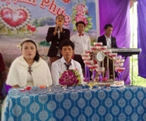 Sự thật về tấm ảnh "cô dâu hơn chú rể 20 tuổi" gây tranh cãi