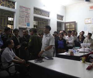 Cháu gái 14 tuổi tử vong, người nhà bao vây bệnh viện
