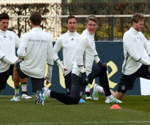 Sao Man United nghỉ hết mùa, nguy cơ lỡ EURO 2016