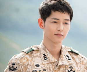 Song Joong Ki ngoài đời khác xa trong "Hậu duệ mặt trời"