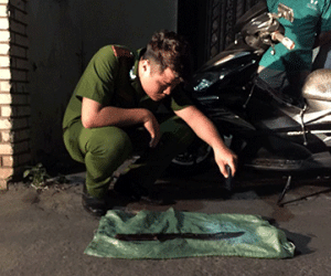 Thanh niên bị chém gần đứt lìa cánh tay ở Sài Gòn
