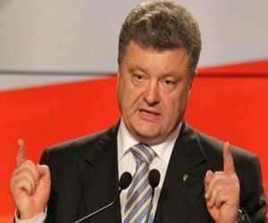 Tổng thống Ukraine tặng súng cho cầu thủ