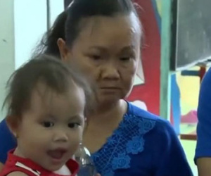Cô giáo ném trẻ như thú bông khóc nói lời xin lỗi