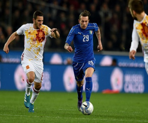 Lão tướng Aduriz lập công, Tây Ban Nha hòa may mắn Italia