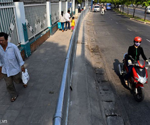 Người đi bộ Sài Gòn thênh thang trên vỉa hè riêng