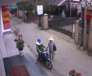 Người phụ nữ bị siêu trộm thôi miên lấy hết tư trang gây hoang mang