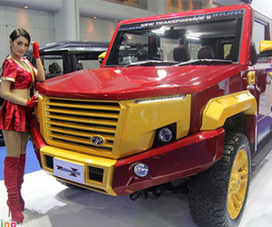 Toyota Hilux độ phong cách Iron Man giá gần 1 tỷ đồng