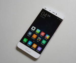 Xiaomi Mi 5 bản vỏ gốm lên kệ ngày 6/4