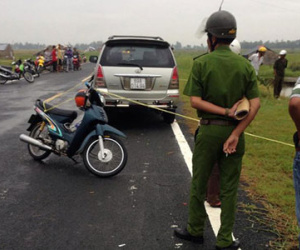 Nhân viên quản lý thị trường nghi cướp ôtô đã chết