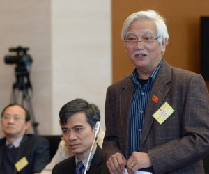 “Chủ tịch Trung Quốc phát biểu, đại biểu vỗ tay trong tâm thế nào?”