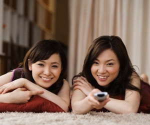 Cô bạn thân lên kế hoạch kết hôn với anh trai tôi để trả thù