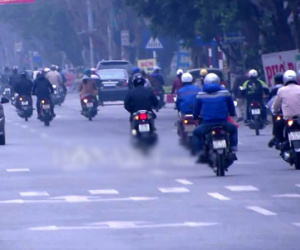 Đi thẳng nhưng bật xi-nhan trái để “qua mặt” CSGT