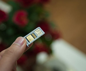 Với phương pháp này S7 có thể lắp 2 SIM và thẻ nhớ cùng lúc