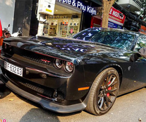 Xe cơ bắp Challenger SRT-8 Hellcat duy nhất Việt Nam