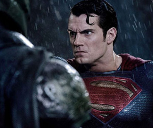 "Batman v Superman" phá tan hàng loạt kỷ lục phòng vé