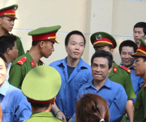 Hoãn xét xử băng giang hồ Tý "điên" ở Sài Gòn