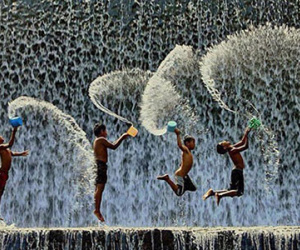 Khoảnh khắc vô tư của trẻ em trên khắp hành tinh