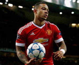 Tiết lộ chi phí thực để M.U chiêu mộ "bom xịt" Memphis Depay