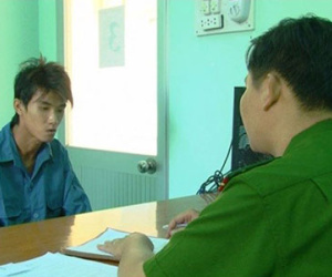 Vào quán cà phê đánh tiếp viên, cướp ví tiền