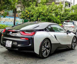 BMW i8 màu lạ của đại gia cà phê ở Sài Gòn