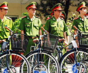 Cảnh sát khu vực TP.HCM lần đầu đi làm bằng xe đạp