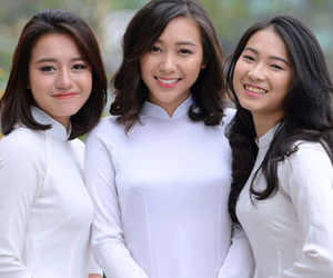 Nữ sinh trường Ams tinh khôi trong "Ngày áo dài"