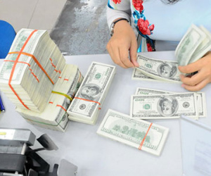Siết cho vay ngoại tệ, ngân hàng và doanh nghiệp làm sao?