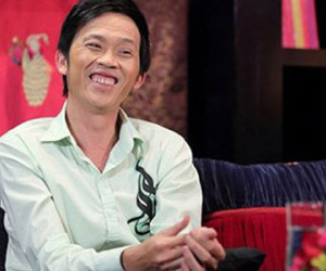 Hoài Linh "vui vẻ" đọc bài viết bịa chuyện mình đang hôn mê sâu