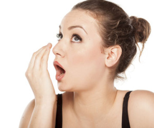Hơi thở có mùi cảnh báo vấn đề sức khỏe gì?