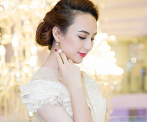 Hoa hậu Ngọc Diễm eo thon, lưng ong hút mắt người đối diện