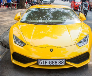 Lamborghini Huracan biển lộc phát dạo phố Sài Gòn