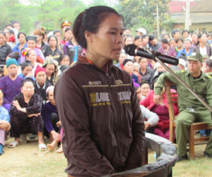 Người đàn bà chém chồng khi bị "ép yêu nhiều cách" hầu toà