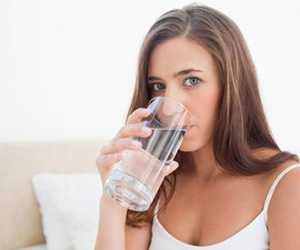 Điều gì xảy ra nếu bạn uống nước ấm lúc đói vào mỗi sáng?