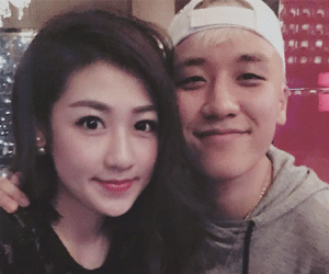 Á hậu Tú Anh cùng Seung Ri (Big Bang) liên tục thân mật trong bar