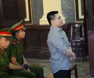 Cha giết mẹ, con trẻ sống trong thù hận của người lớn