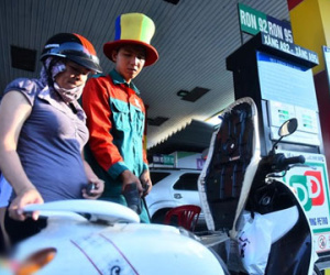 Giá xăng ngày mai có thể tăng 300 đồng?