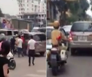 Hà Nội: Người dân truy đuổi, đập vỡ kính ô tô sau khi tài xế tông CSGT rồi bỏ chạy