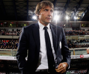 Hôm nay, HLV Conte ký hợp đồng với Chelsea