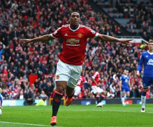 Martial lập công, Man Utd tiến sát Top 4