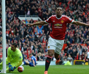 Martial xé lưới Everton, M.U áp sát top 4