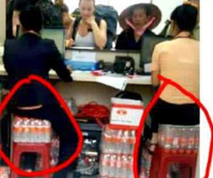 Sốc: Nhân viên nhà xe Phương Trang đặt mông lên... nước uống phục vụ khách
