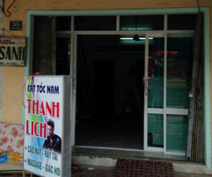 Nữ chủ tiệm cắt tóc bị khách nam đâm trọng thương