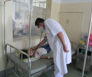 Nữ sinh bị đánh bất tỉnh ở nghĩa trang do khen bồ bạn "đẹp trai" trên Facebook