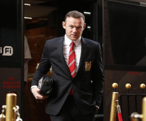 Sa sút phong độ, Rooney vẫn được Messi khen ngợi